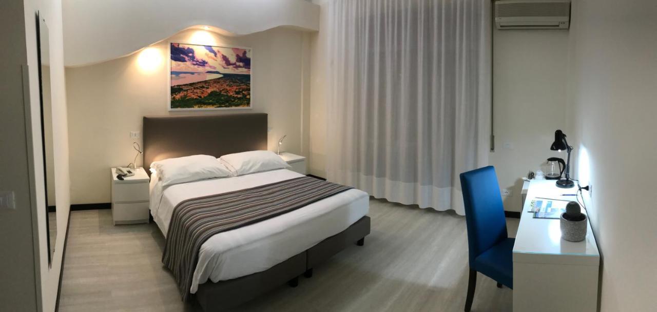 Hotel River Palace Террачина Екстер'єр фото
